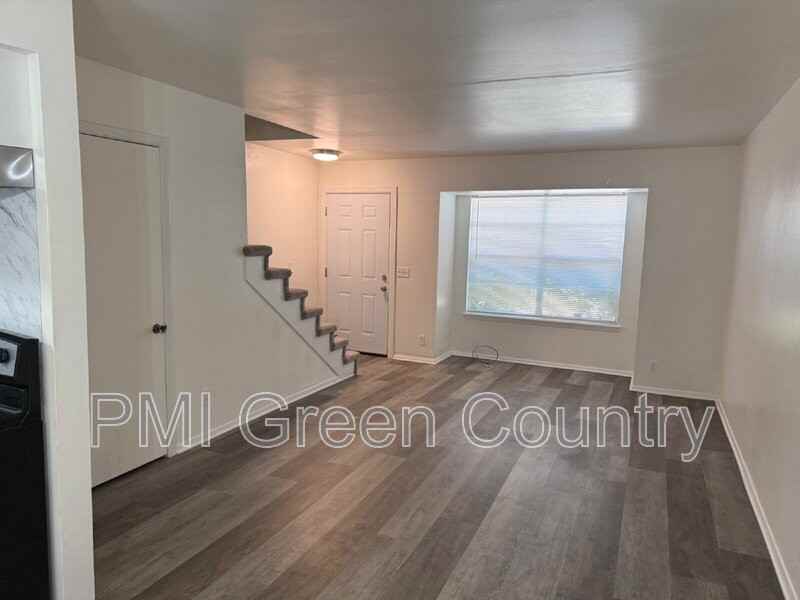 4704 S Darlington Ave #D6 - Photo 5 of 9
