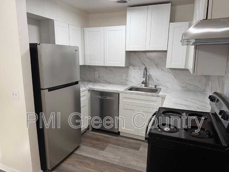 4704 S Darlington Ave #D6 - Photo 7 of 9