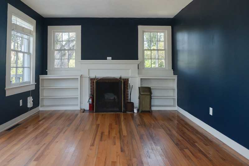 1813 Old Fort Dr - Photo 2 of 15