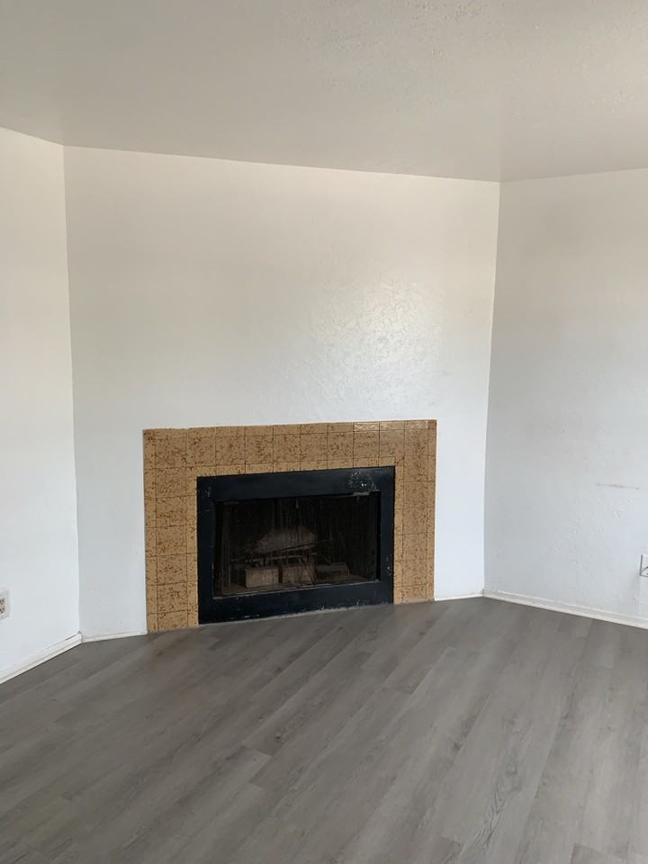 1000 Meadowlark Ct Se - Photo 3 of 15