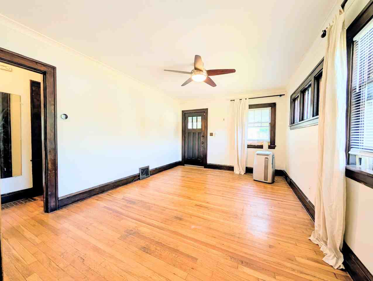 880 19th Ave Se - Photo 5 of 14
