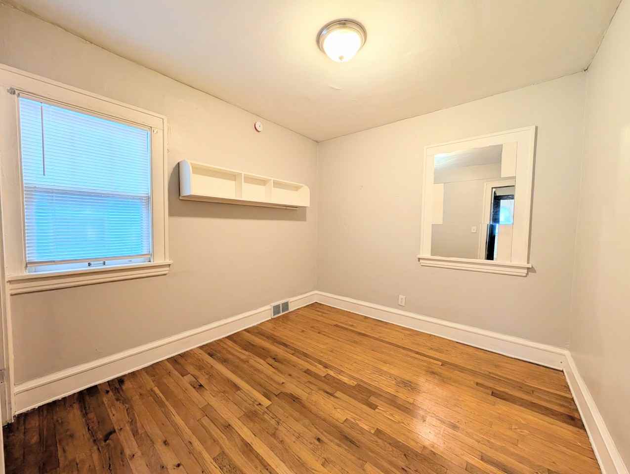 880 19th Ave Se - Photo 7 of 14