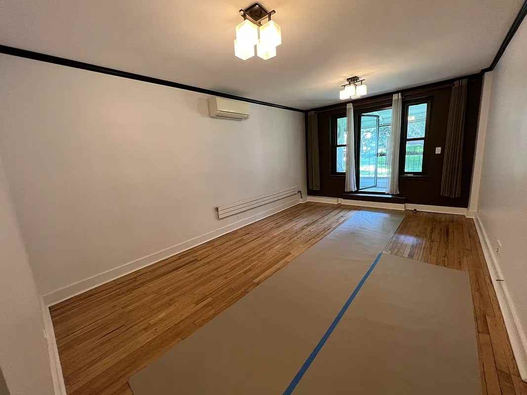 2557 31St St - Photo 2 of 16