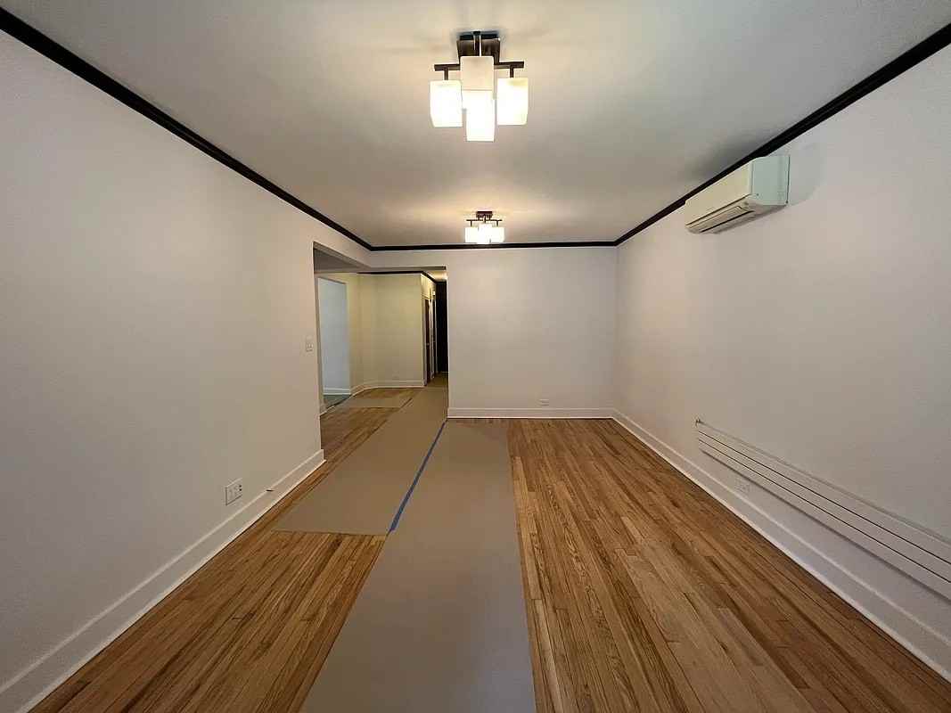 2557 31St St - Photo 3 of 16