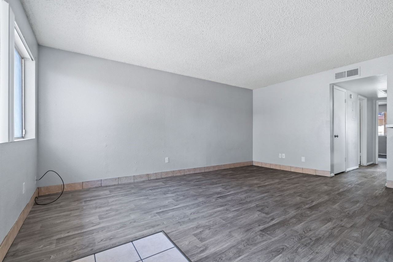 18046 N 19Th Dr - Photo 4 of 27