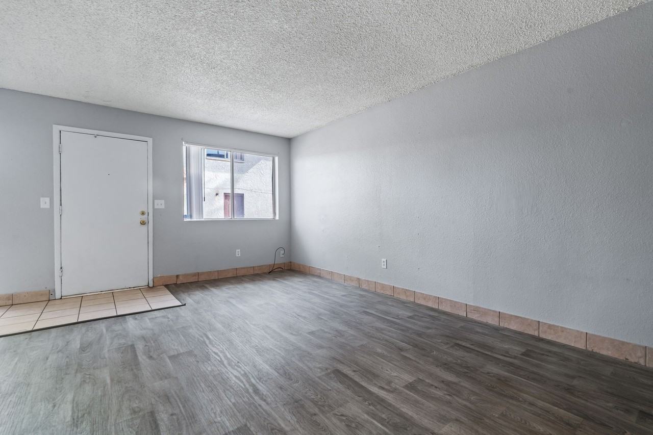 18046 N 19Th Dr - Photo 5 of 27