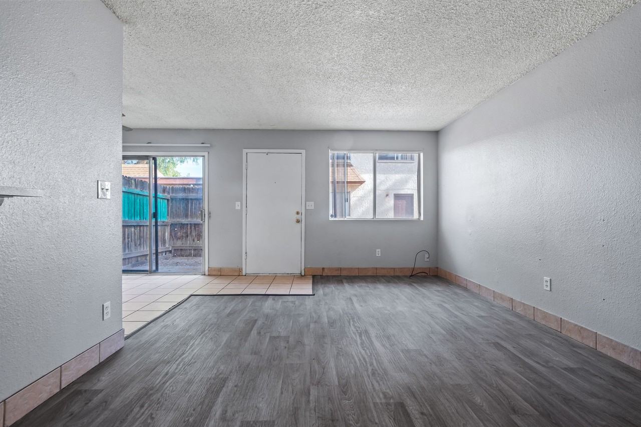 18046 N 19Th Dr - Photo 7 of 27