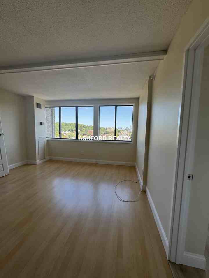 Beacon St #1413 - Photo 2 of 11