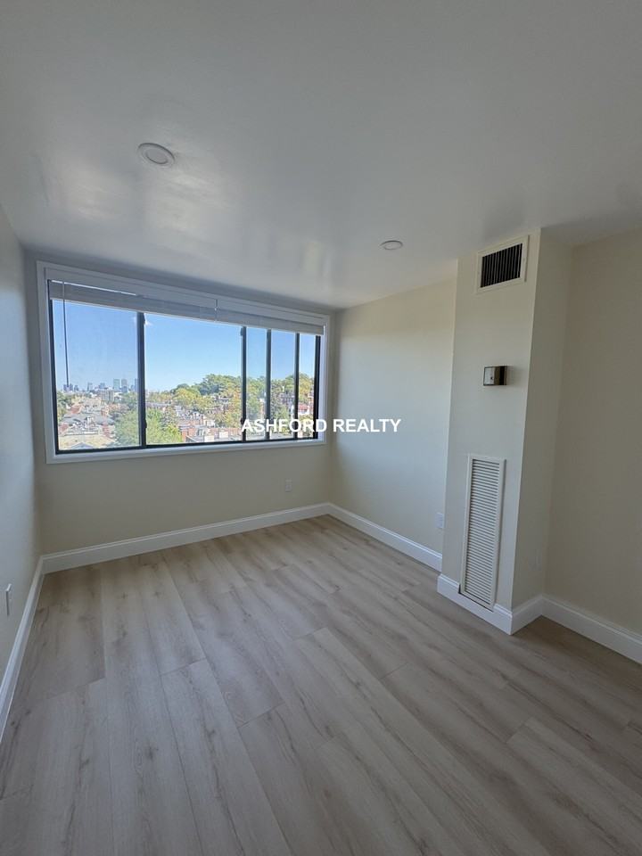 Beacon St #1413 - Photo 5 of 11