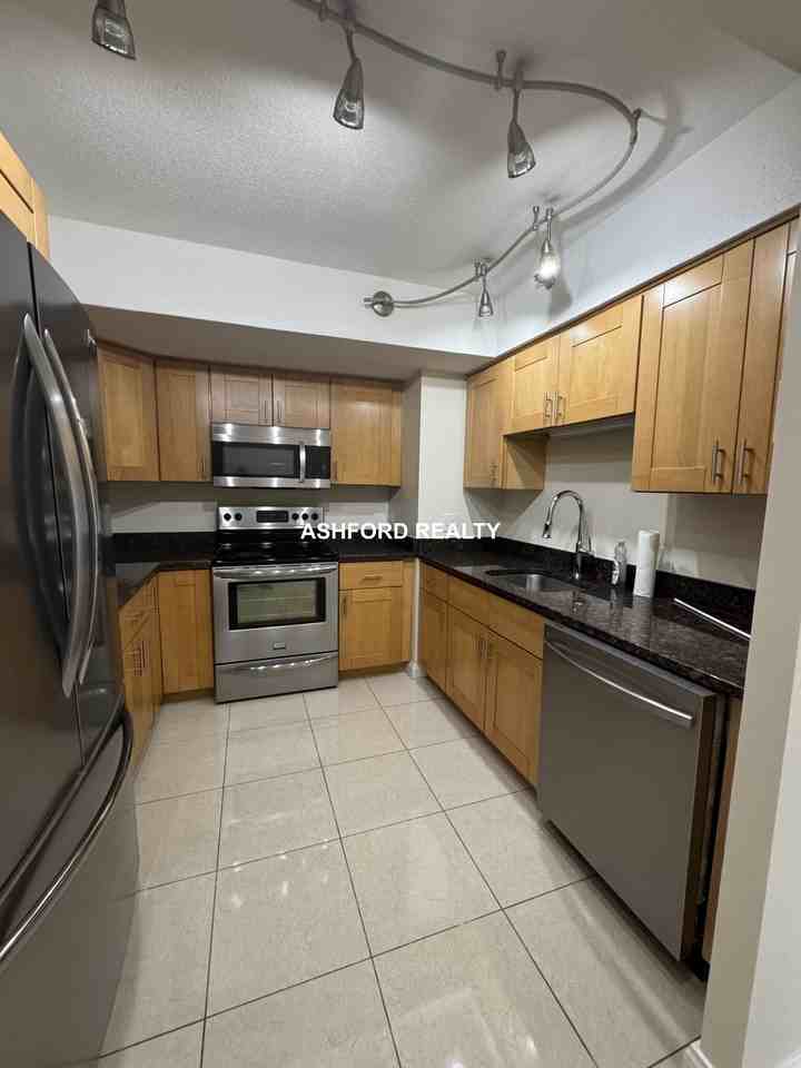 Beacon St #1413 - Photo 6 of 11