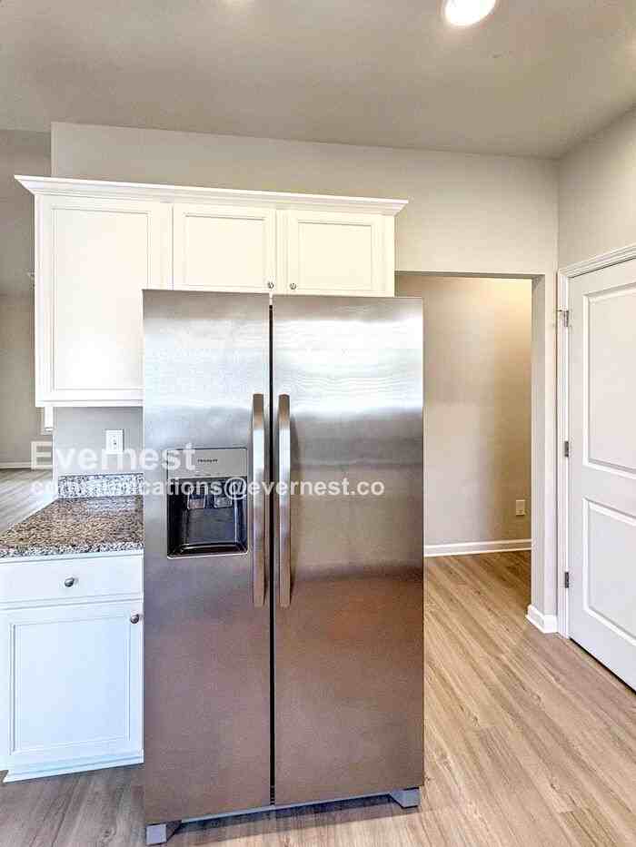 126 Culver St - Photo 3 of 25