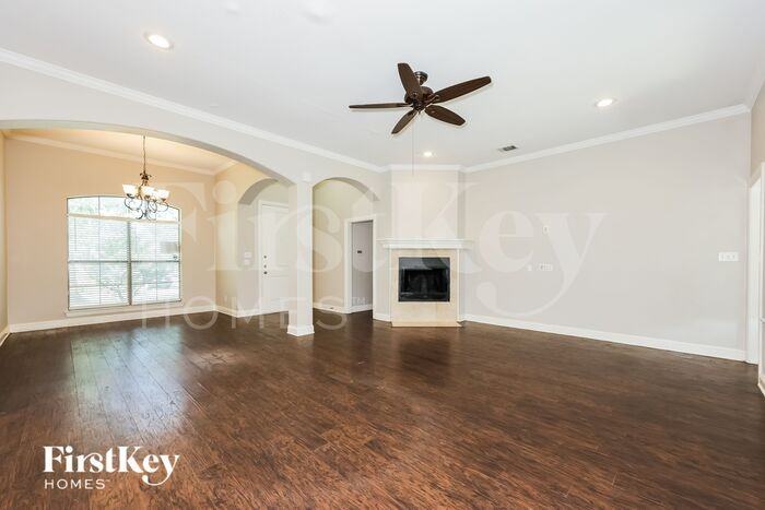 304 Cobb Dr - Photo 2 of 16