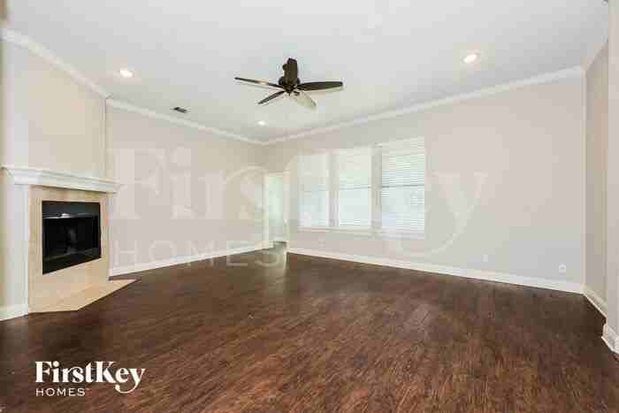 304 Cobb Dr - Photo 3 of 16