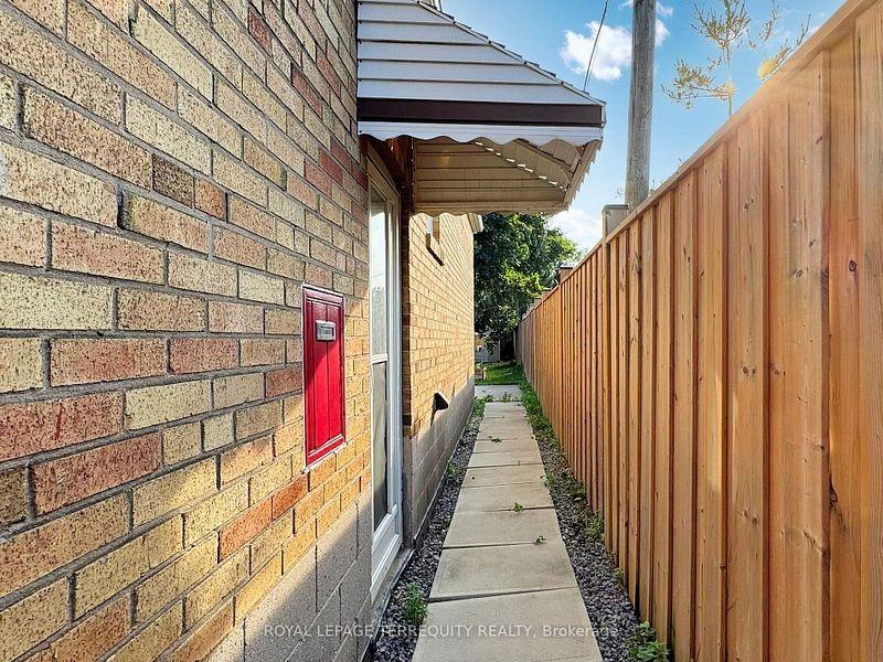 33 Mendip Crescent - Photo 3 of 24