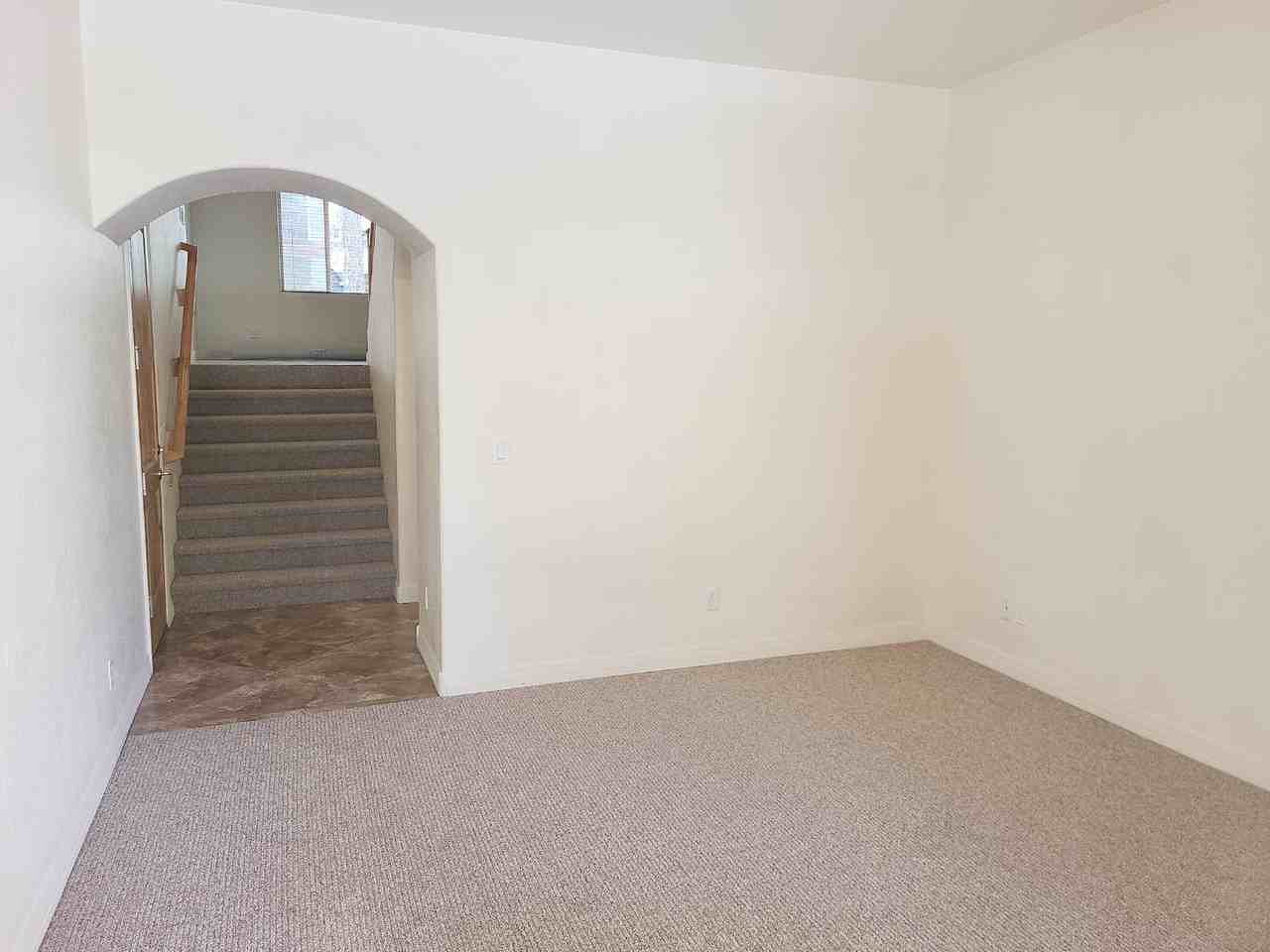 1021 E Sterling Ln - Photo 3 of 20