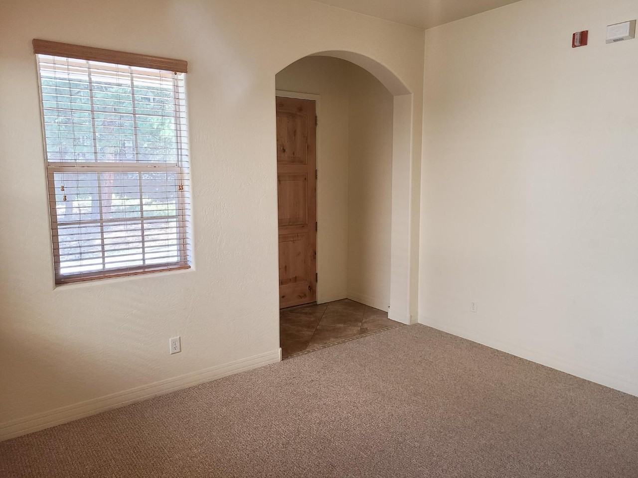 1021 E Sterling Ln - Photo 5 of 20