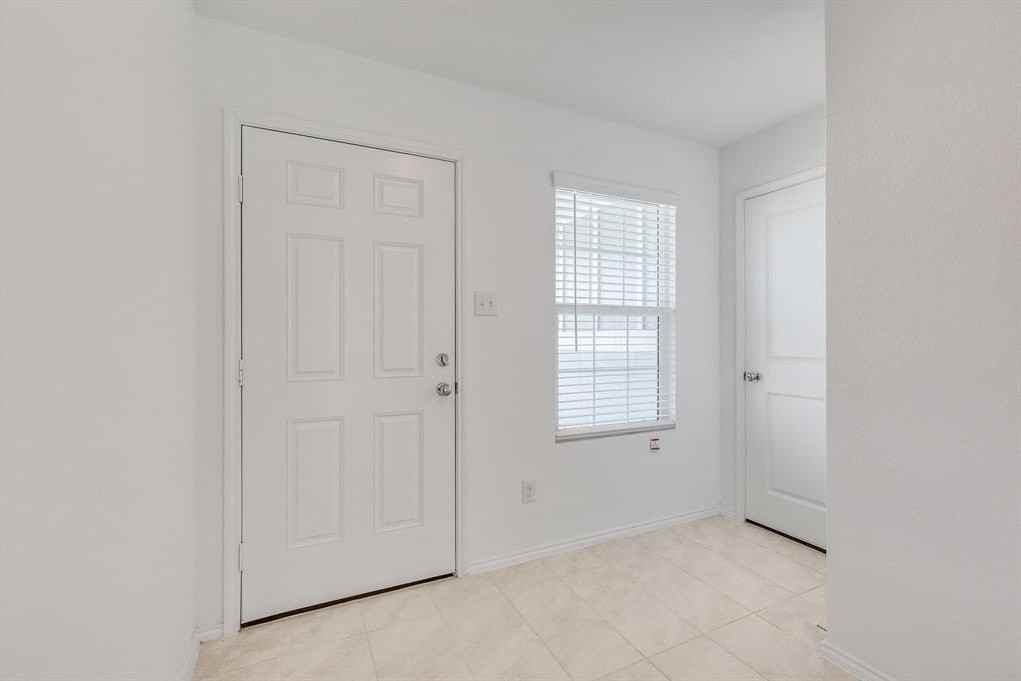 2625 Kingsman Dr - Photo 3 of 21