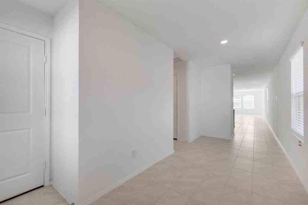 2625 Kingsman Dr - Photo 4 of 21