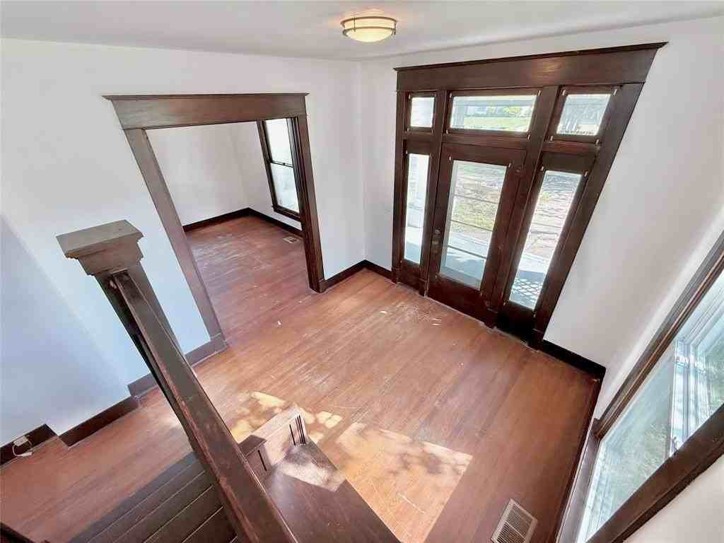 517 W Hull St - Photo 7 of 33