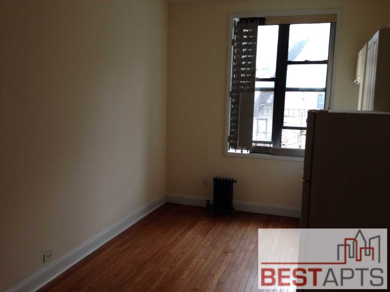 W 207th St & Vermilyea Ave #34