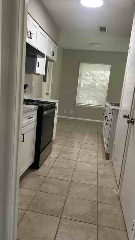 7911 Riata Avenue - Photo 4 of 26