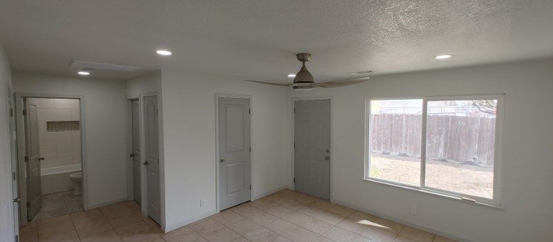 748 W Canal Dr - Photo 2 of 5