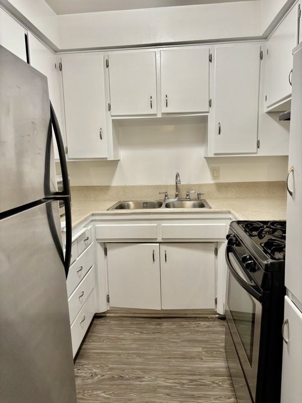 1595 E Chevy Chase Dr #24 - Photo 2 of 10