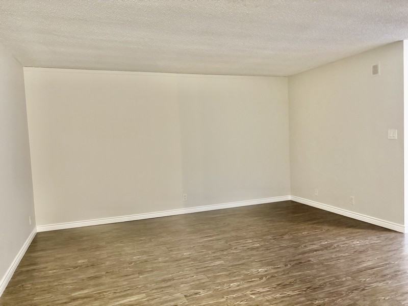 1595 E Chevy Chase Dr #24 - Photo 4 of 10