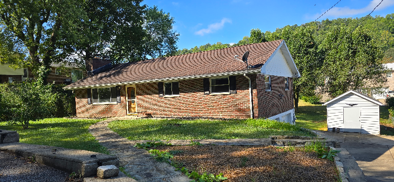 1801 Oakwood Dr - Photo 3 of 20