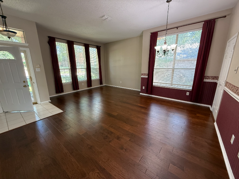 1022 Dickens Ln - Photo 3 of 16