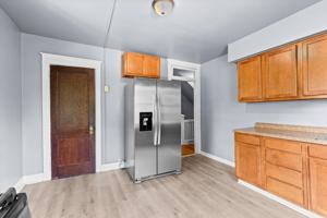 featured image of 402 W James St #2