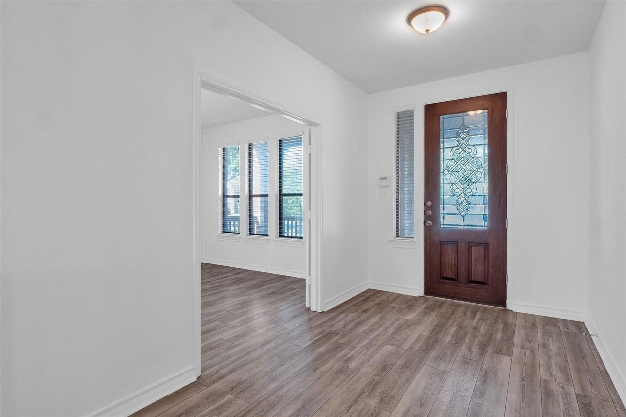 10217 English Oak Drive - Photo 4 of 31