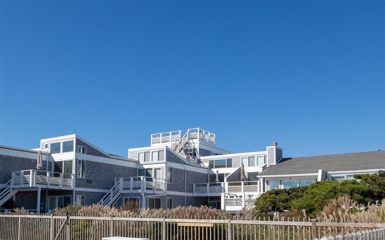 539 Dune Rd #18 - Photo 4 of 22