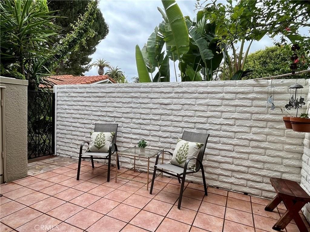 2057 Via Mariposa E #B - Photo 7 of 28