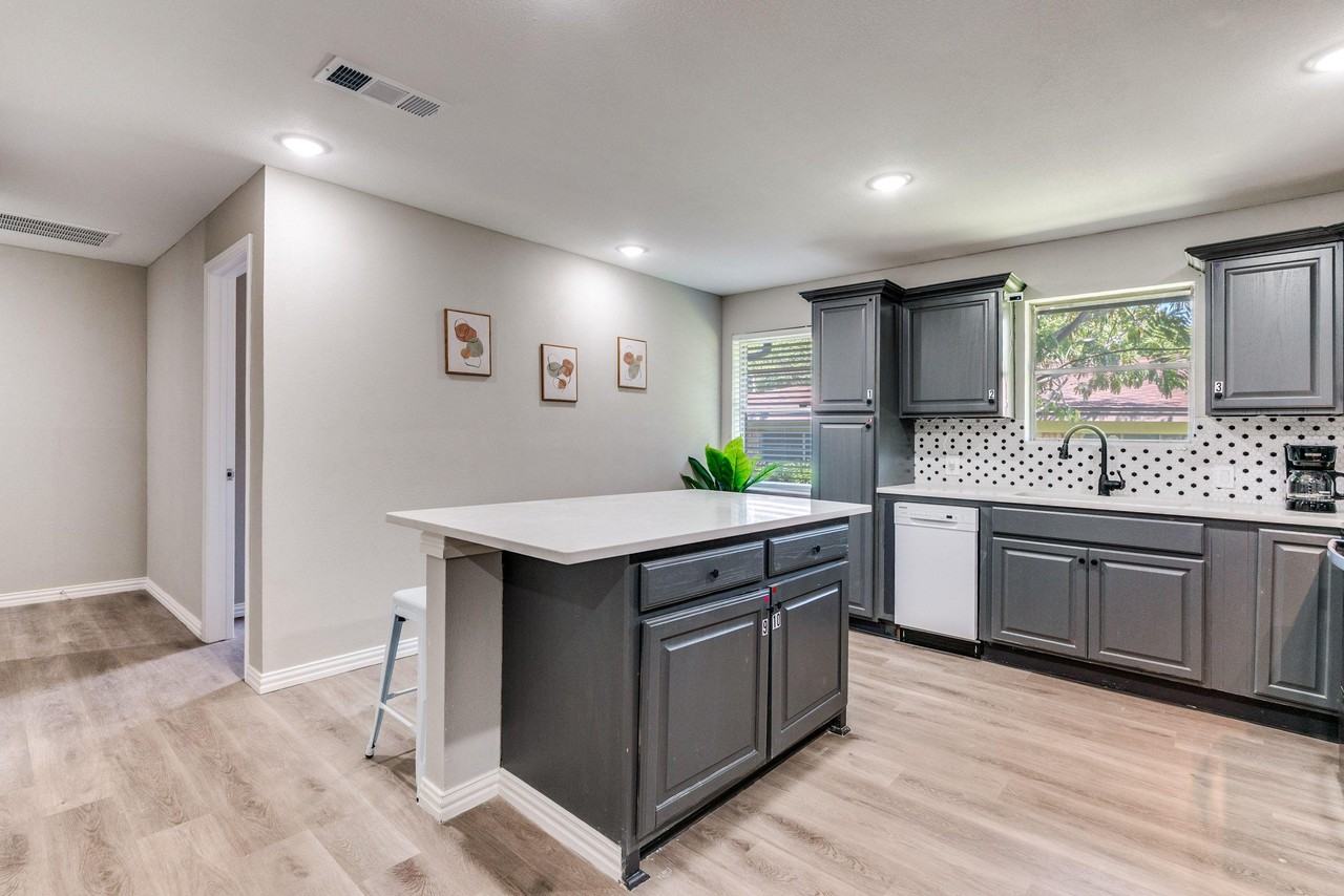 Pennridge Lane - Photo 3 of 7