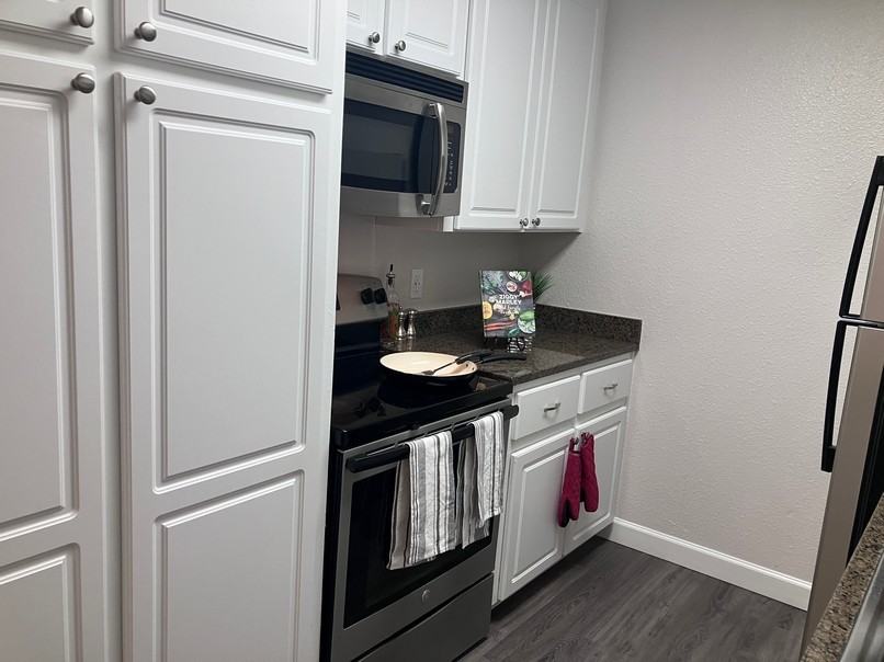 7375 Rollingdell Drive - Photo 3 of 27