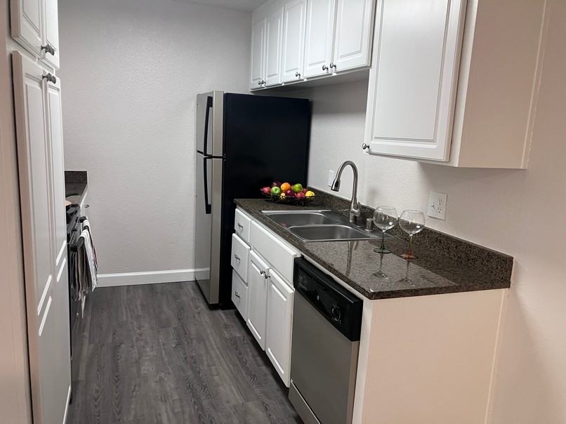 7375 Rollingdell Drive - Photo 5 of 27