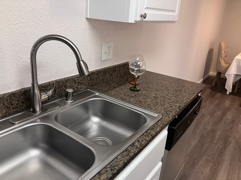 7375 Rollingdell Drive - Photo 4 of 27