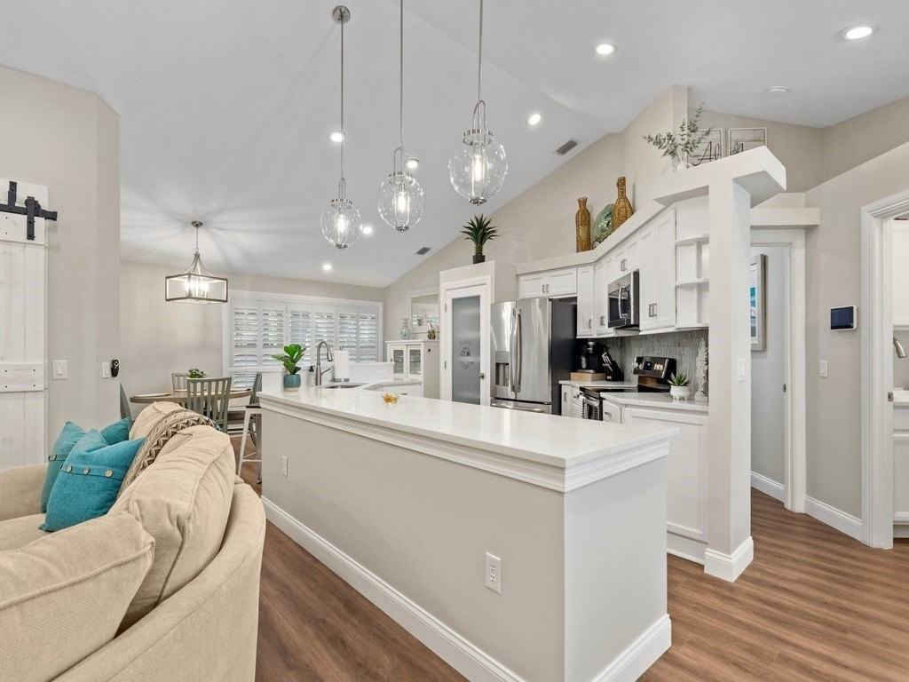 9575 Frangipani Dr - Photo 4 of 31