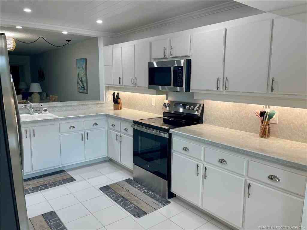 2491 Ne Ocean Blvd Apt 302 #302 - Photo 6 of 35