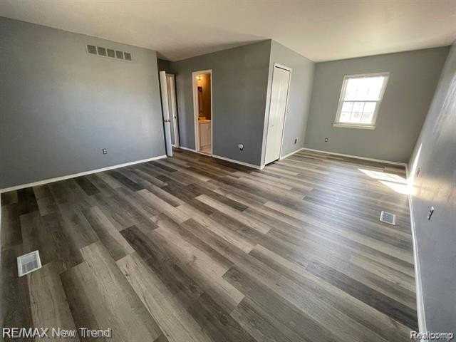 42101 Roscommon St - Photo 4 of 18