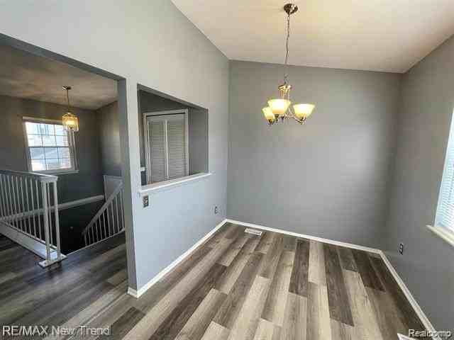 42101 Roscommon St - Photo 5 of 18