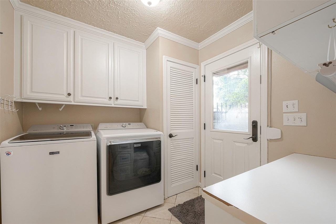 8114 Fernbrook Ln - Photo 6 of 15