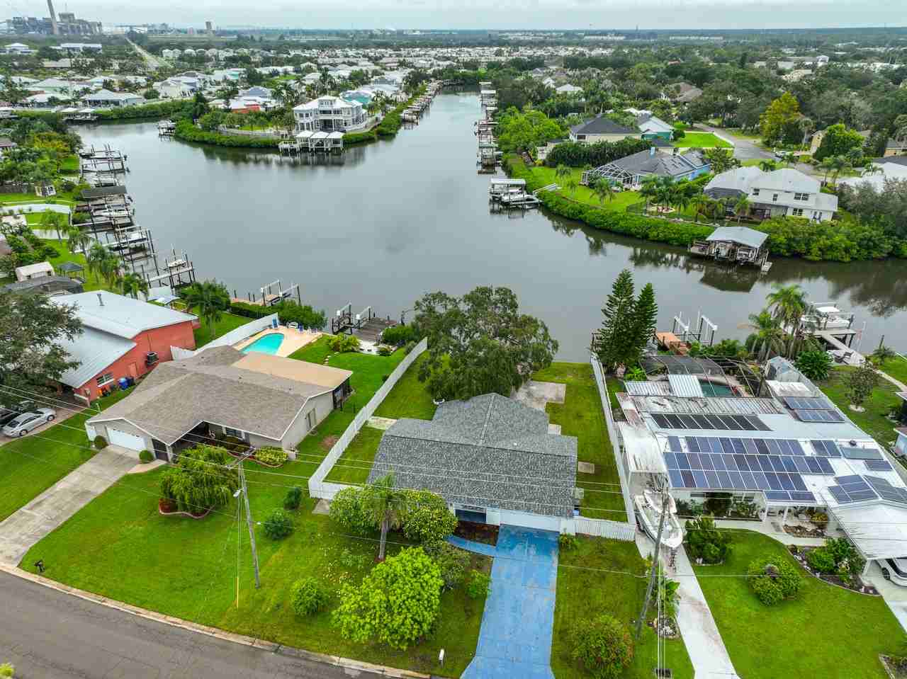 423 Flamingo Dr - Photo 3 of 32