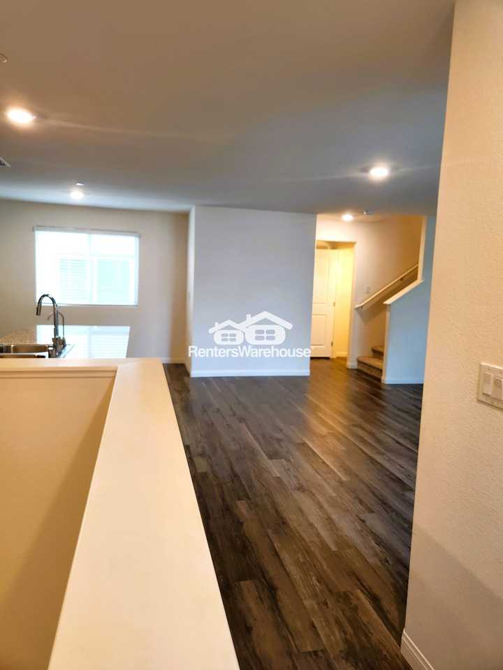 7010 Crimson Shadow St - Photo 3 of 38