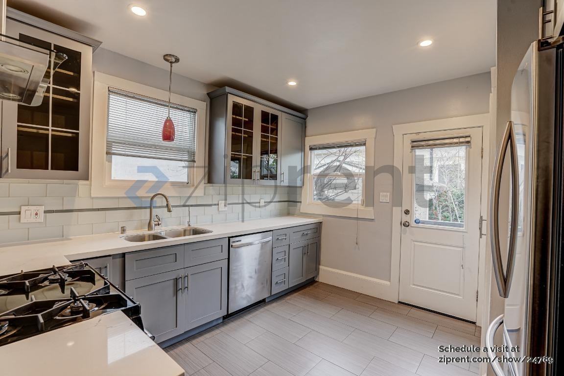 5624 Market St - Photo 7 of 22