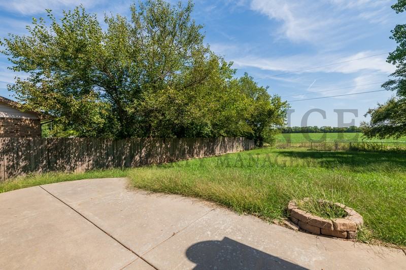 630 Park Rd - Photo 3 of 35