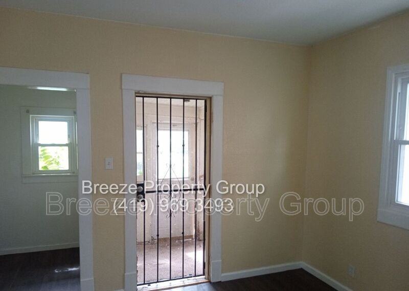 422 Dexter St - Photo 2 of 28