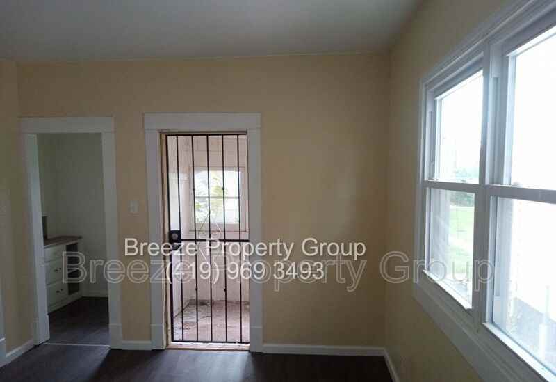 422 Dexter St - Photo 3 of 28