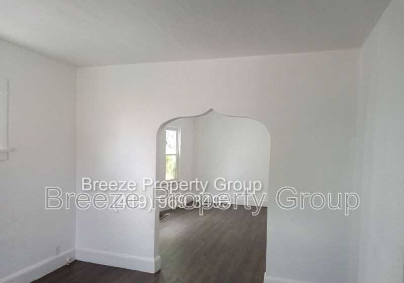 422 Dexter St - Photo 7 of 28